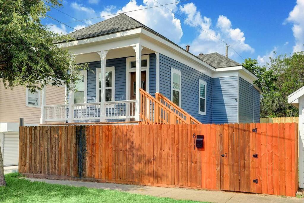 Renovated Beach Bungalow! Galveston Zewnętrze zdjęcie