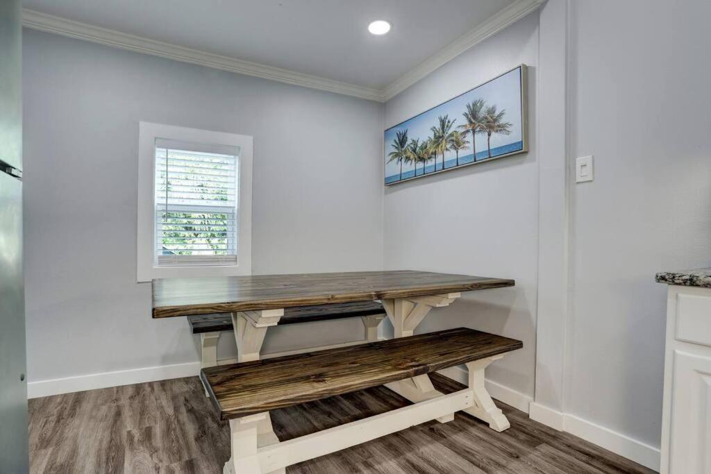 Renovated Beach Bungalow! Galveston Zewnętrze zdjęcie